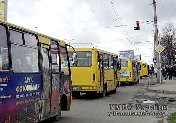 На Волині водії ігнорують світлофори та не вмикають поворотів. ФОТО