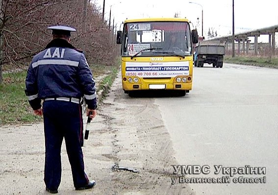 На Волині водії ігнорують світлофори та не вмикають поворотів. ФОТО