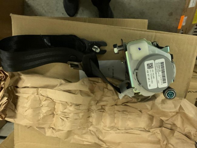 На «Ягодині» у бусі знайшли незадекларовані автозапчастини. ФОТО