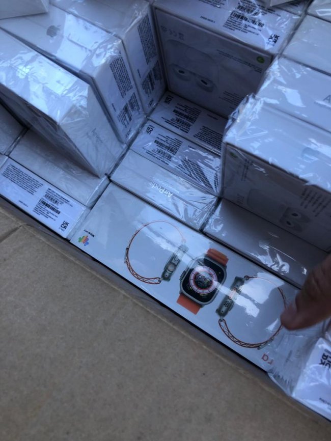 Через «Устилуг» волинянин хотів незаконно ввезти техніку Apple вартістю 450 тисяч. ФОТО