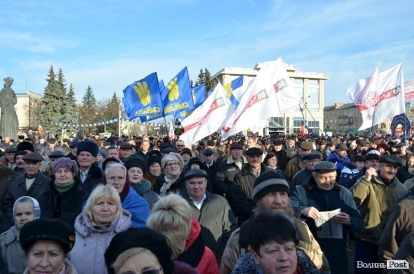 Народне віче Луцька вимагає відставки Войтовича та Клімчука. ФОТО. ВІДЕО