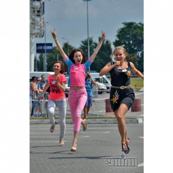 У Львові хлопці бігали на підборах. ФОТО. ВІДЕО