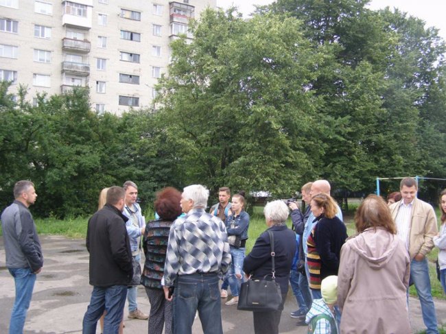 «Дістав сморід!»: лучани звернулися з клопотанням до нардепа Лапіна