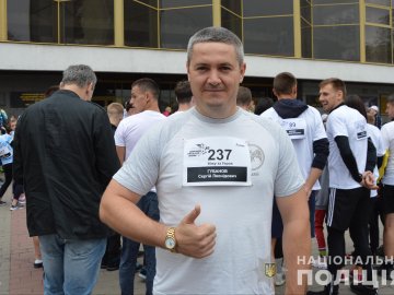 Волинські поліцейські бігли на честь загиблих воїнів. ФОТО