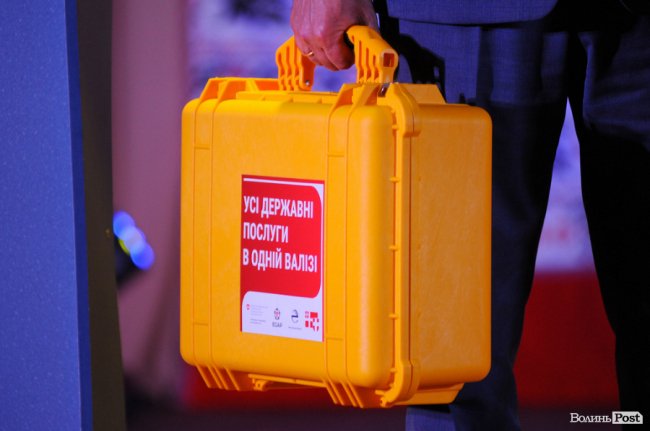 Волинська громада отримала «супер-валізу» для  ЦНАПу