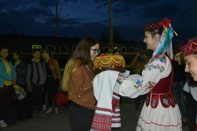 На Великдень до Луцька приїхали діти з Волновахи. ФОТО
