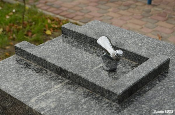 У Луцьку поряд з «Сіті-парком» відкрили Міст закоханих. ФОТО