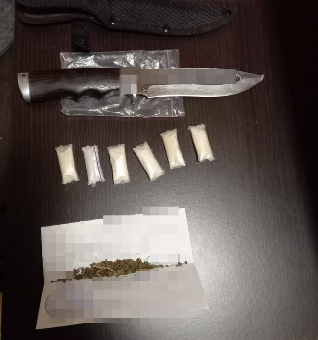 У Луцьку біля поштового відділення затримали наркозакладчика. ФОТО