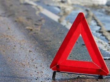 Автобус із туристами врізався у фуру на Львівщині