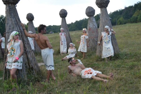 Лучанка влаштувала етно-показ одягу під Києвом. ФОТО. ВІДЕО