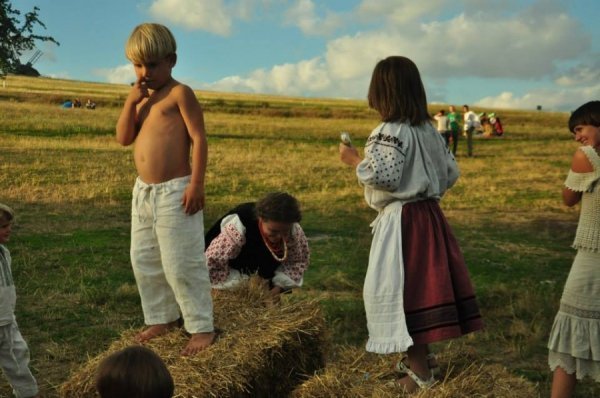 Лучанка влаштувала етно-показ одягу під Києвом. ФОТО. ВІДЕО