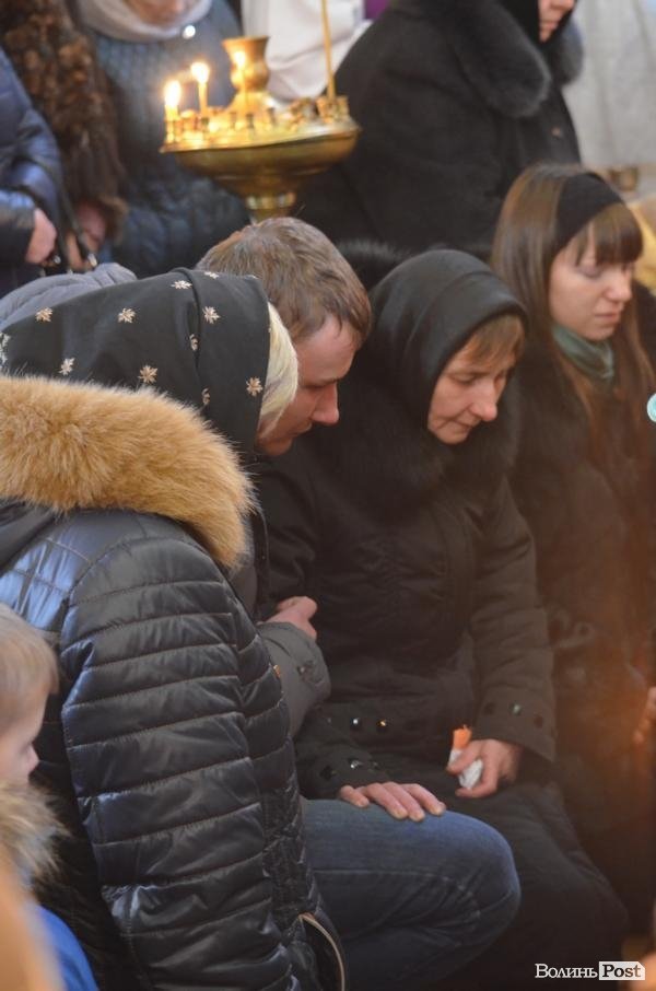 Лучани провели в останню путь бійця, що загинув під Іловайськом. ФОТО