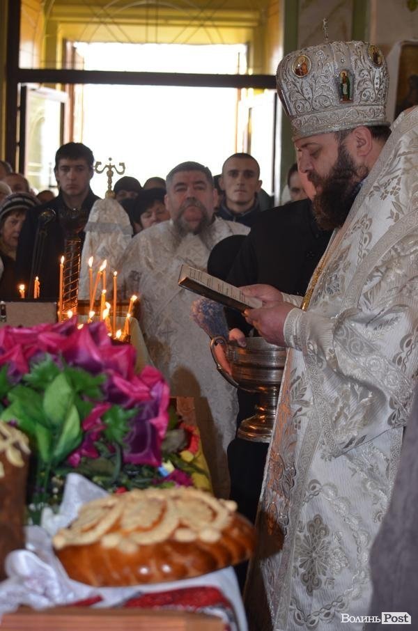 Лучани провели в останню путь бійця, що загинув під Іловайськом. ФОТО