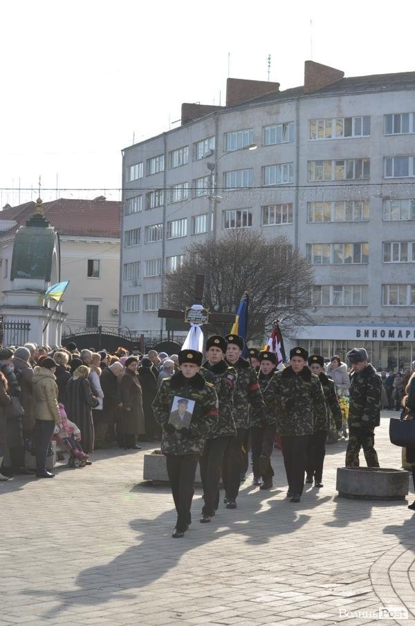 Лучани провели в останню путь бійця, що загинув під Іловайськом. ФОТО