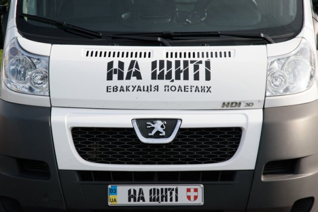 Гуманітарна місія «На щиті» отримала спецавтомобіль від Луцької міської ради