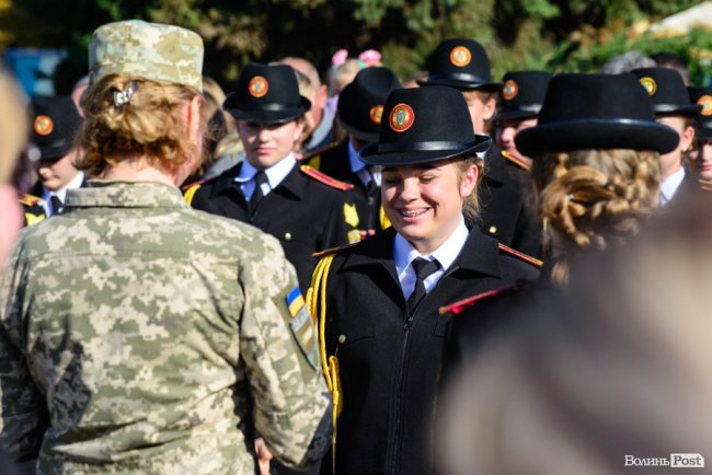 У центрі Луцька майже пів тисячі ліцеїстів склали присягу. ФОТО