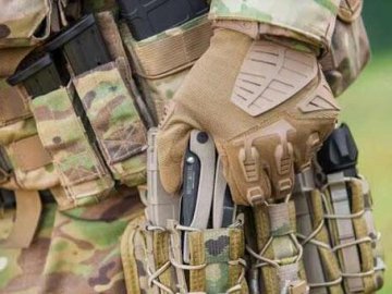 Волинянку, яка хотіла купити військовий тактичний одяг, обдурили шахраї