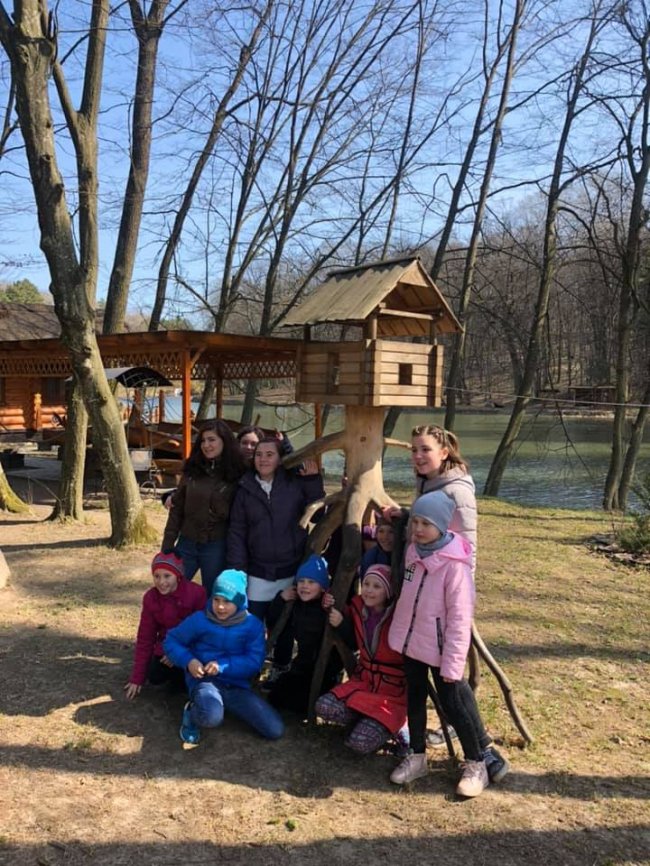 «Побратими України» організували поїздку до ботанічного заказника для діток з притулку