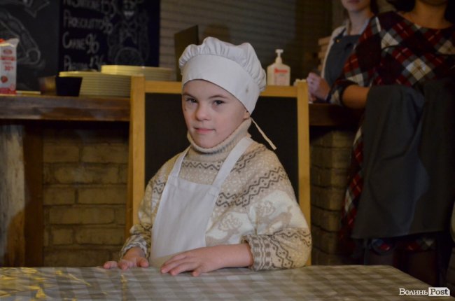 Як Савченко з особливими дітками піцу робив. ФОТО