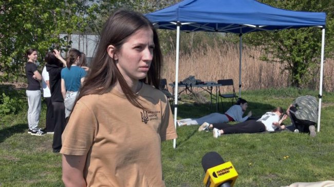 У Луцьку старшокласників вчать керувати дронами, стріляти, шукати вибухівку. ВІДЕО