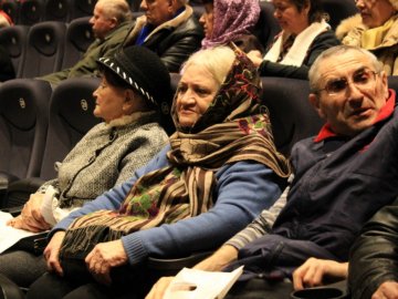 «Це дуже сильний фільм», – луцька пенсіонерка після перегляду фільму «Крути». ФОТО