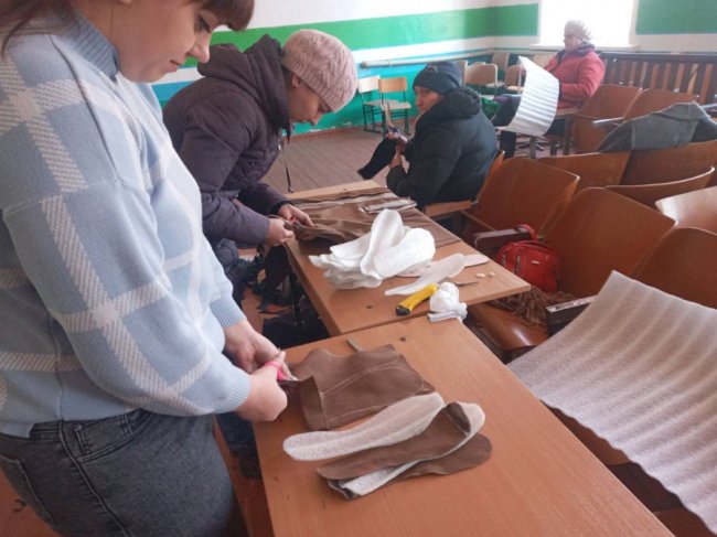 Про «знамениті плащі з Лукова», або Історія волонтерства однієї волинської громади