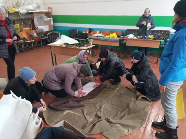 Про «знамениті плащі з Лукова», або Історія волонтерства однієї волинської громади