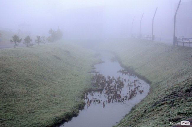 Паморозь і густий туман: чарівний ранок у Луцьку. ФОТО