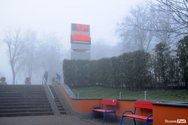 Паморозь і густий туман: чарівний ранок у Луцьку. ФОТО