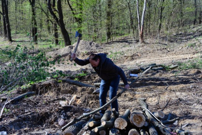 Єднання, праця та куліш: у селі під Луцьком організували толоку. ФОТО