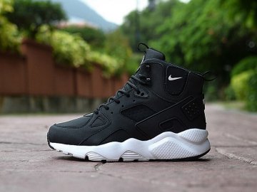 Як обрати якісні кросівки на осінньо-зимовий період*