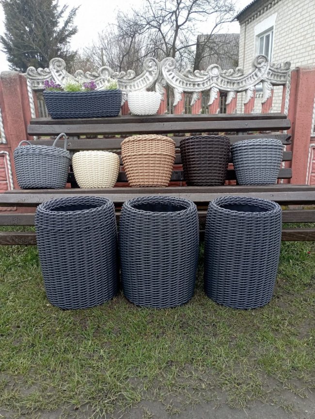 На Волині багатодітна матір створює оригінальні підвазонники. ФОТО