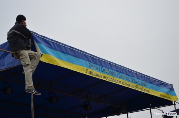 На луцькому Євромайдані гріють і годують. ФОТО