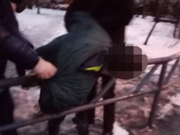 Взяли під варту злодія, який з ножем вдерся до квартири лучанки та пограбував її