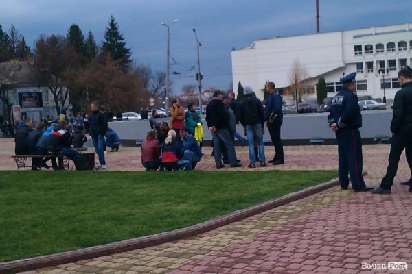 Учасникам «футбольного» пікету у Луцьку платили гроші. ФОТО. ВІДЕО