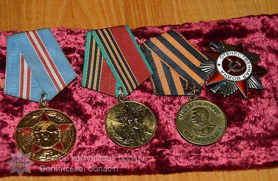 Лучанці повернули викрадені нагороди