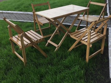 На Волині в'язні колонії виготовляють столи для сімейних посиденьок на природі. ФОТО