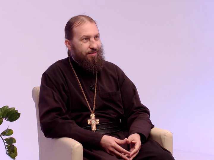 Духовний рейс: чому намісник монастиря у Жидичині щонеділі працює водієм автобуса