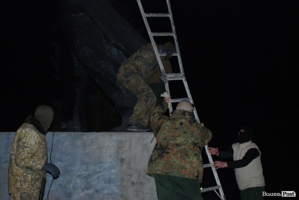 Як Волинь позбулася маневицького Леніна. ФОТО