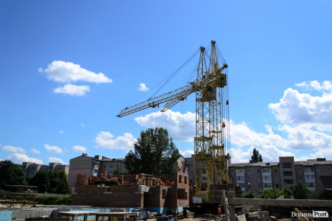 Будівництво триває: як у Луцьку «розростається» яскравий ЖК «Caramel Residence». ФОТО*