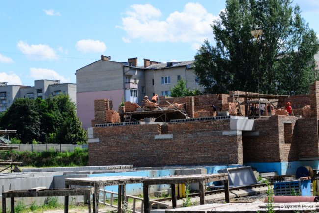 Будівництво триває: як у Луцьку «розростається» яскравий ЖК «Caramel Residence». ФОТО*