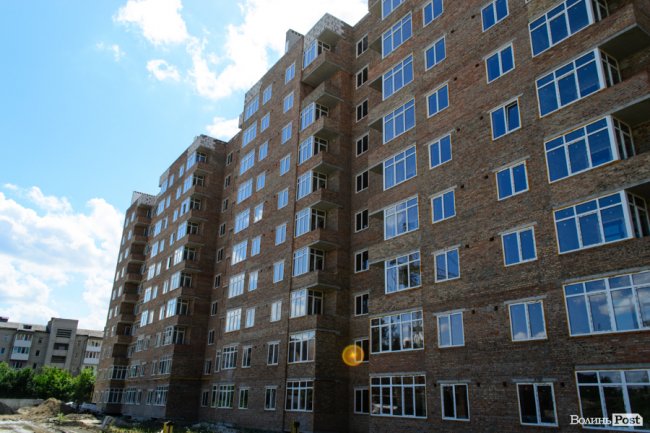 Будівництво триває: як у Луцьку «розростається» яскравий ЖК «Caramel Residence». ФОТО*