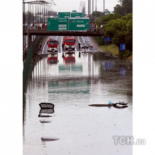 Після зливи Варшава, неначе річка. ФОТО. ВІДЕО