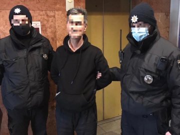 Побачив дівчинку в халаті і почав чіплятися: поліція  повідомила подробиці затримання тренера з Горохова