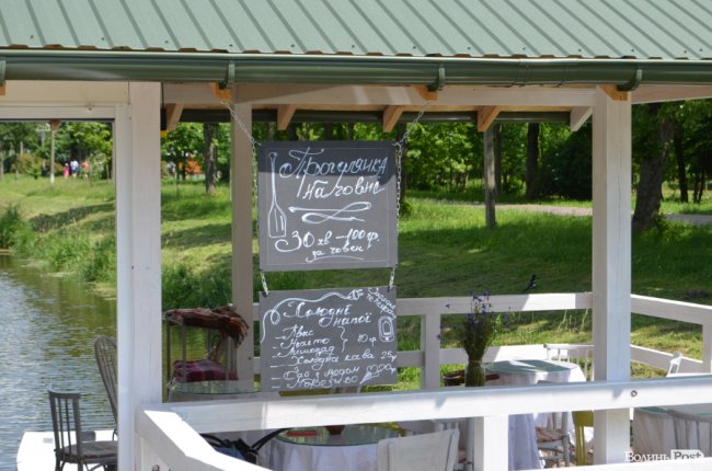 Скільки коштує покататися на човні і поїсти морозива у «Луцькій Венеції». ФОТО