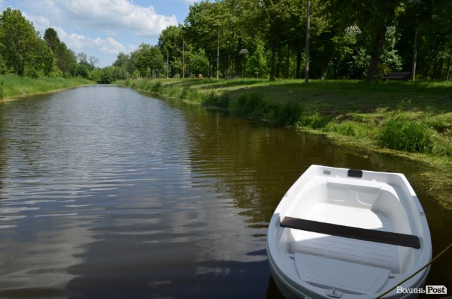 Скільки коштує покататися на човні і поїсти морозива у «Луцькій Венеції». ФОТО
