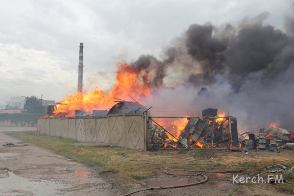 У Керчі горів порт. ФОТО. ВІДЕО