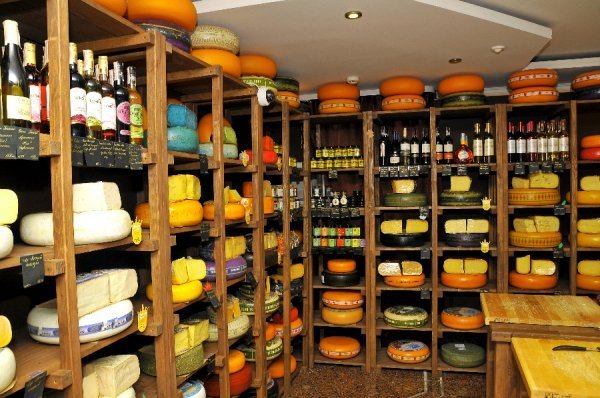 У магазині елітних сирів у Луцьку – суперзнижки*