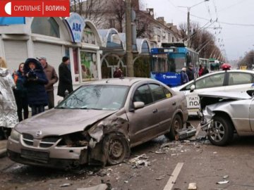 Ранкове зіткнення на проспекті Перемоги: потерпіла – пасажирка таксі. ФОТО 