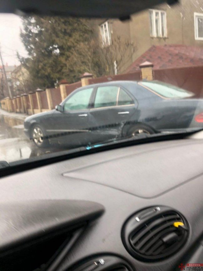 Біля Центрального ринку – аварія: зіткнулися дві автівки. ФОТО